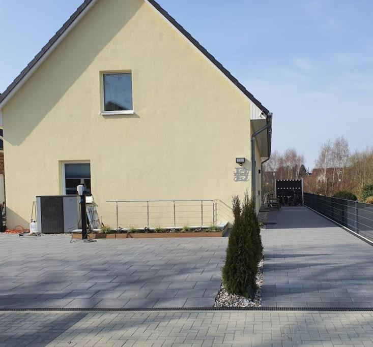 Kiel-Russee Familienwohnung, Lademoeglichkeit, Co2 Frei Buitenkant foto