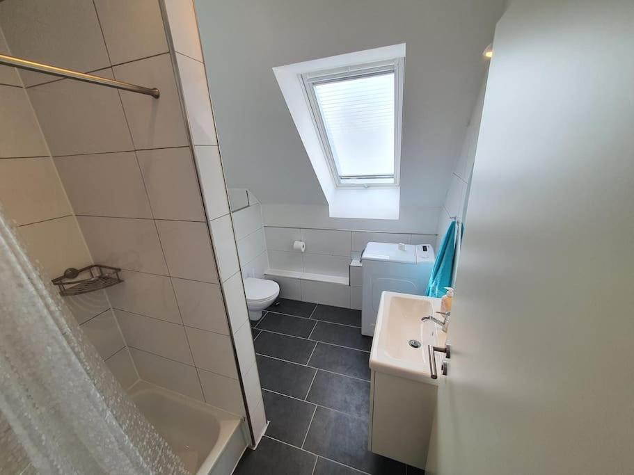 Kiel-Russee Familienwohnung, Lademoeglichkeit, Co2 Frei Buitenkant foto